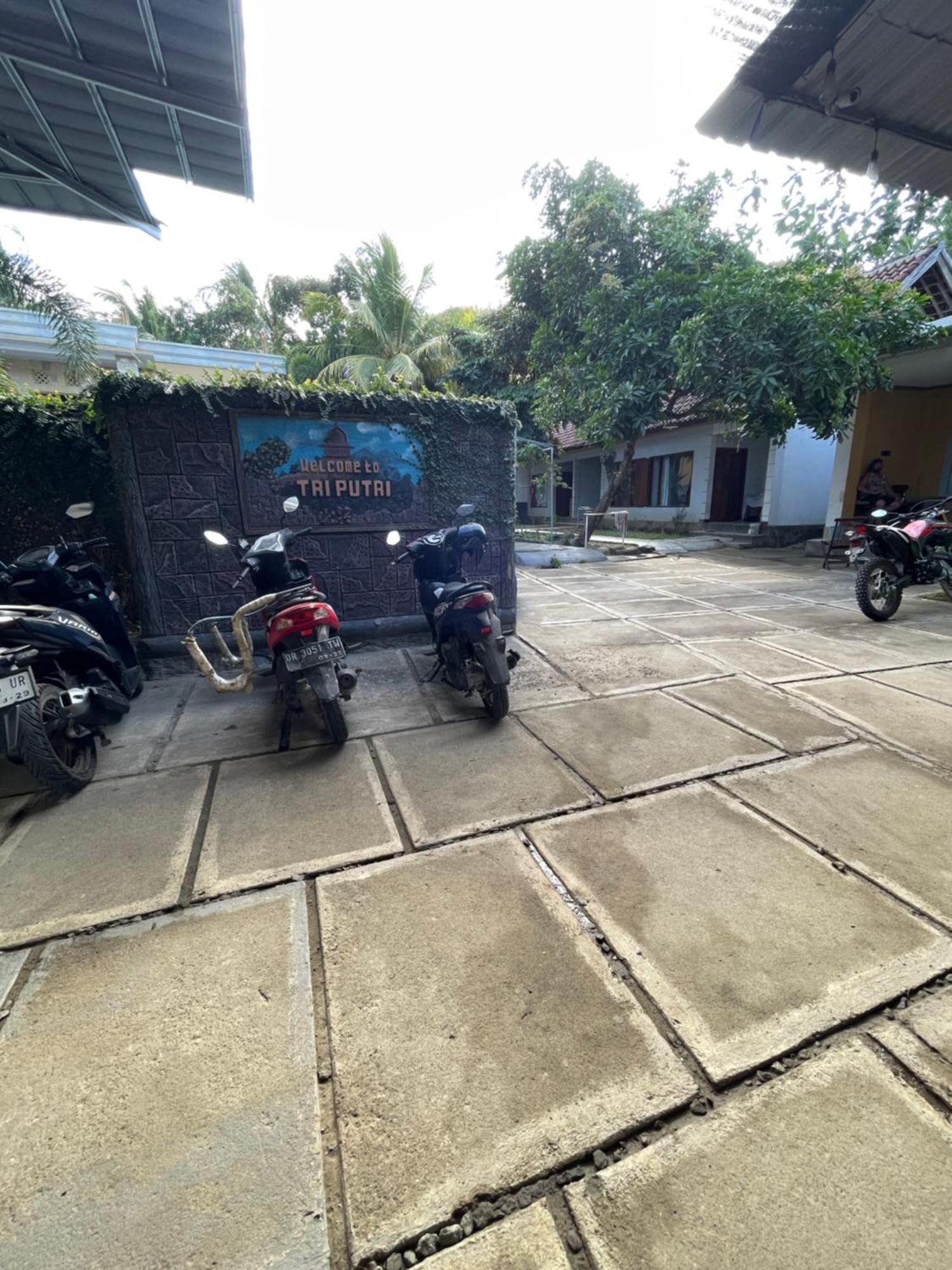 Tri Putri Homestay Kuta  Bagian luar foto