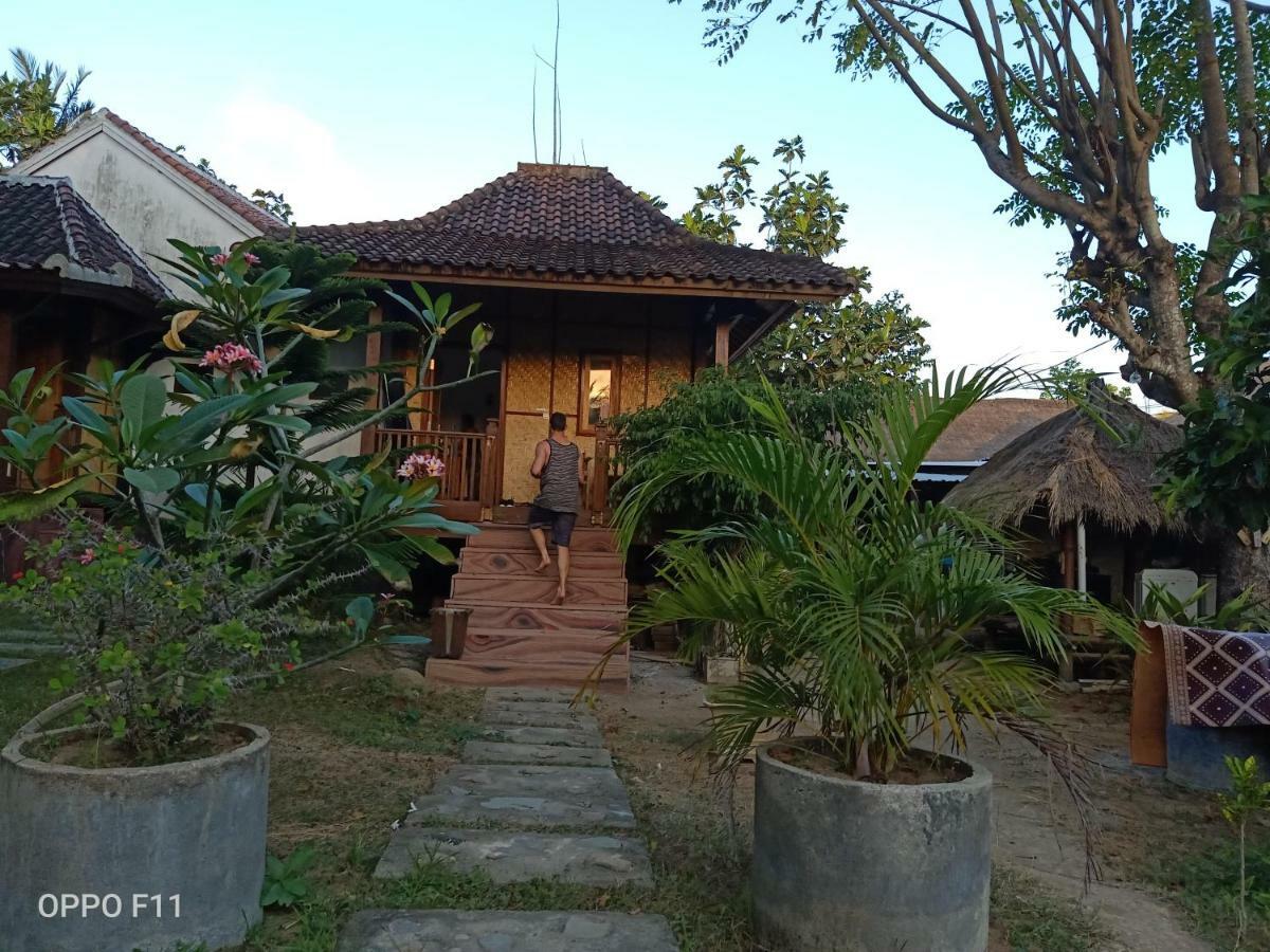 Tri Putri Homestay Kuta  Bagian luar foto